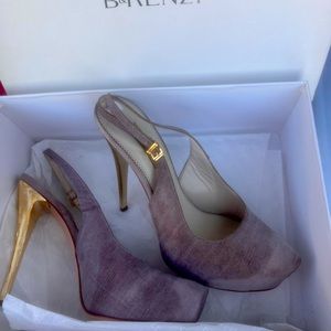 Brand new in box. Sexy pumps. Italian leather. Open to offers.